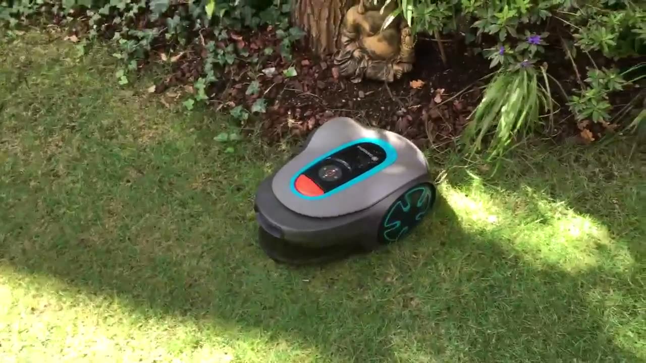 Robot mower cutting precise passes